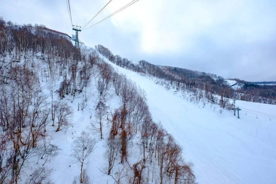 Otaru Tenguyama ropeway transport from the base of the mountain to the top in winter